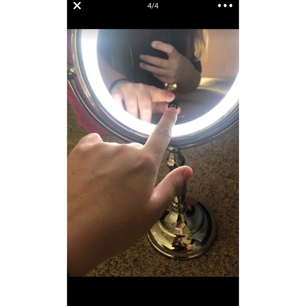 BRAND NEW CORDLESS MAKEUP MIRROR